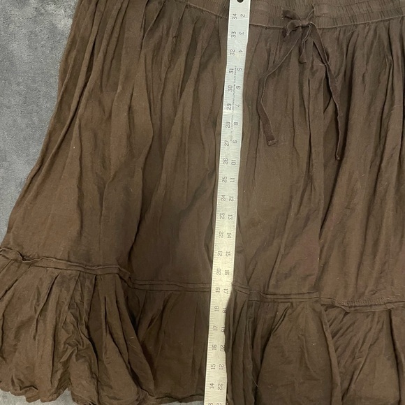 Brown knee length crinkle skirt - Picture 3 of 3